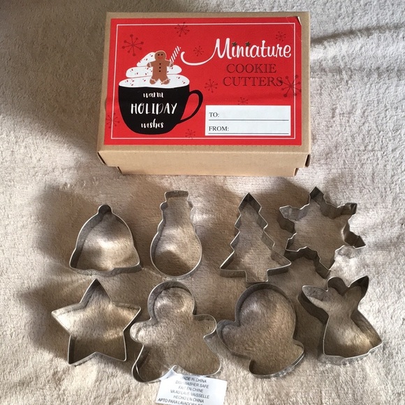 Avon Christmas Cookie Cutters in a Decorative Box - Picture 1 of 4